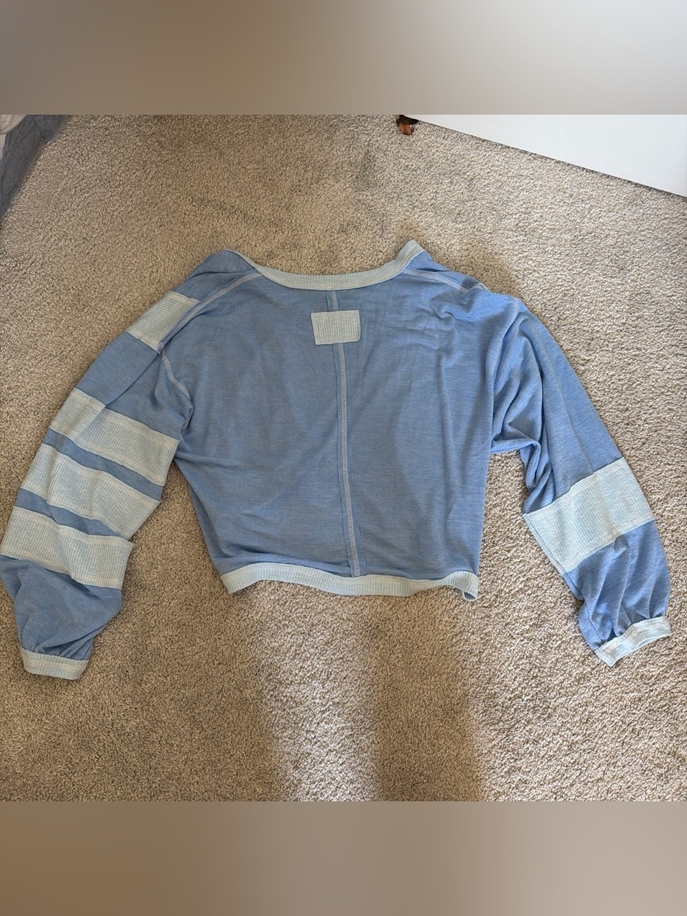 Light Blue Cropped V‑Neck shirt - Picture 3 of 3